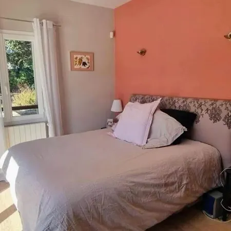 Elegante Avec Piscine Protegee Villa