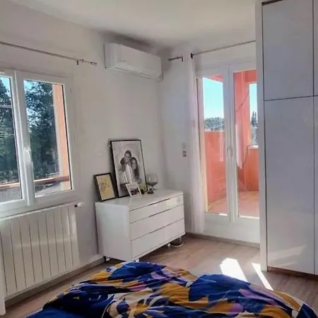 Elegante Avec Piscine Protegee *