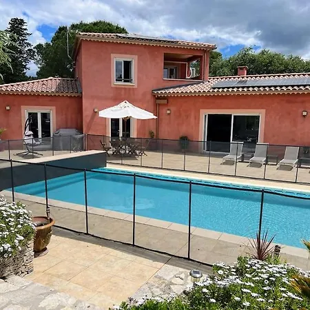 Elegante Avec Piscine Protegee Nimes