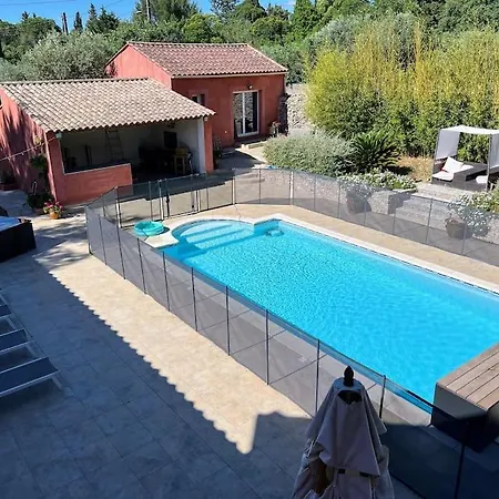 Elegante Avec Piscine Protegee Nîmes