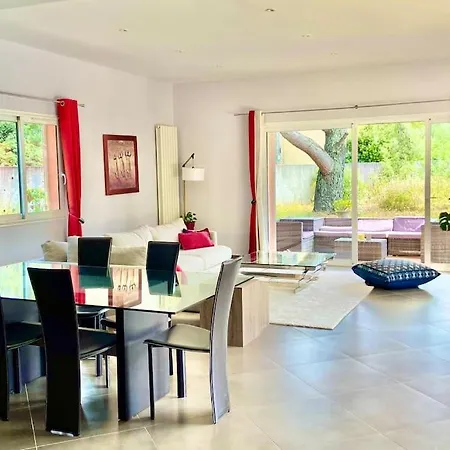 Elegante Avec Piscine Protegee *