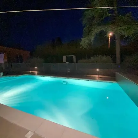 Elegante Avec Piscine Protegee *