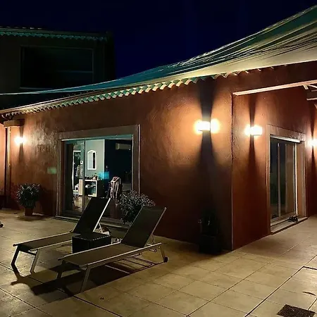 Villa Elegante Avec Piscine Protegee