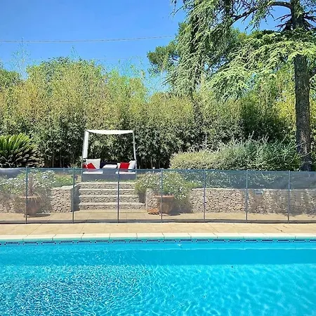 Elegante Avec Piscine Protegee Nimes